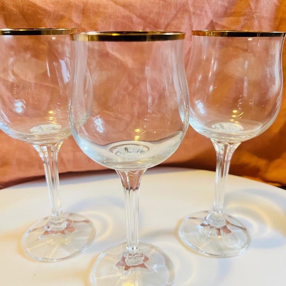 Gold and White Wine Glasses for Dining